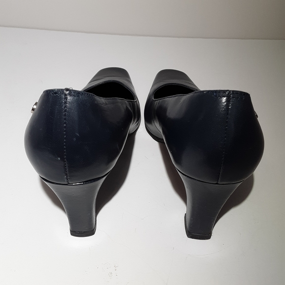 Etienne Aigner navy blue square toe pump - Picture 2 of 8